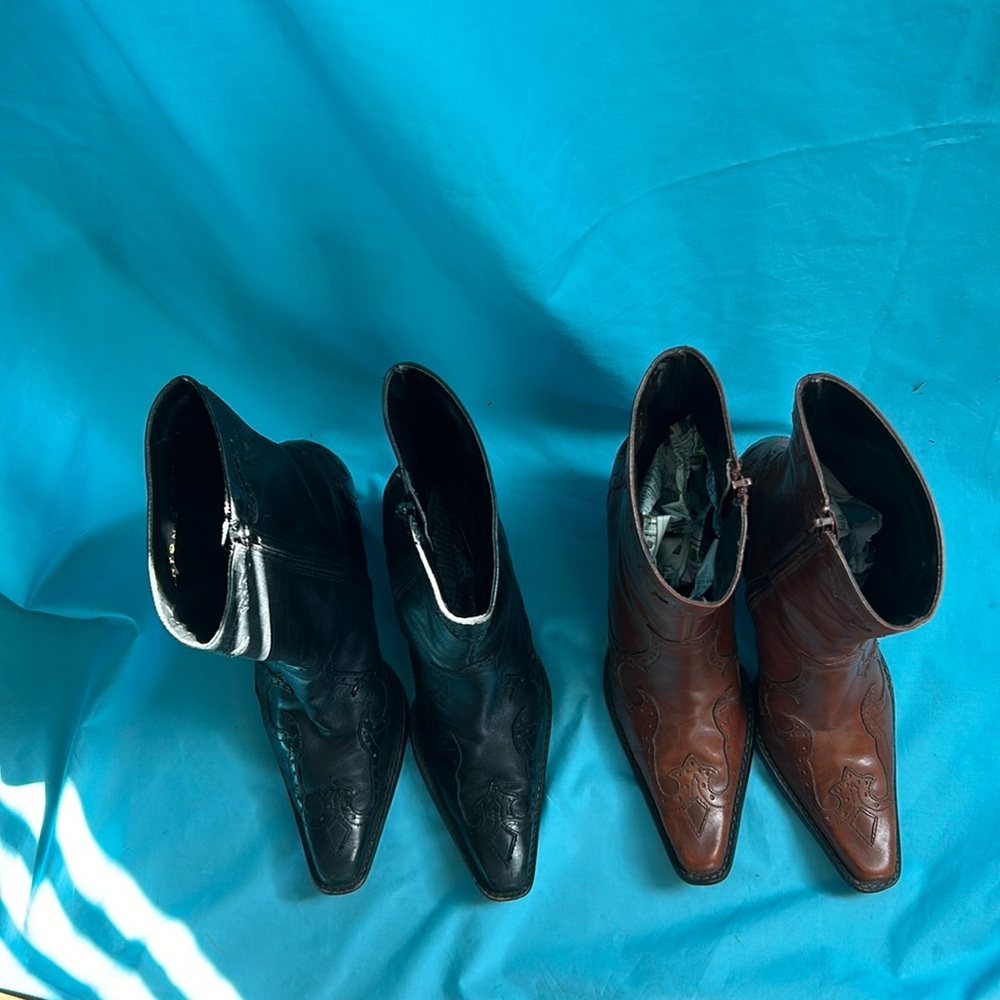 2pr Antonio Melani  pleather,size 8.5 boots. One pr is black , other is caramel
